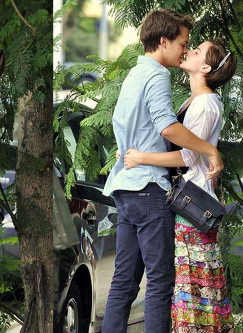 Emma Watson s novým priateľom, Johny Simmons, bozky, objatia