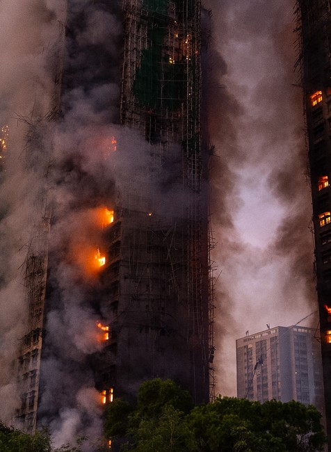 Po požiari obytného komplexu v Hongkongu hlásia obete