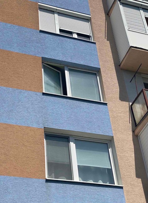 Dvojročné dievča vypadlo z okna