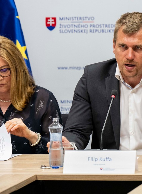 Štátna tajomníčka Ministerstva životného prostredia (MŽP) SR Gabriela Matečná a štátny tajomník MŽP Filip Kuffa