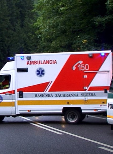 Vážna nehoda na Donovaloch: Mladá žena dostala šmyk, v aute sedeli aj deti