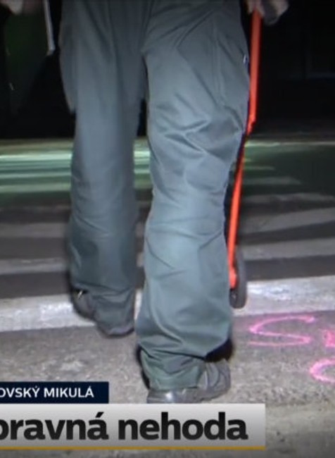 Zrazená žena na priechode