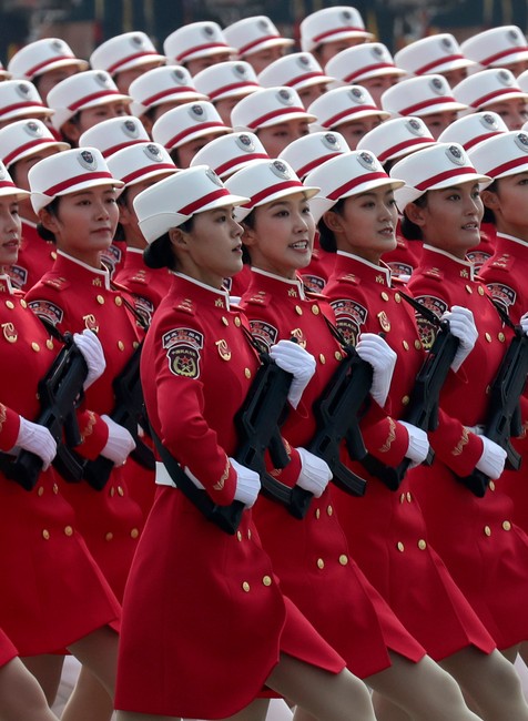 Čína si veľkou vojenskou prehliadkou pripomenula 70. výročie svojho vzniku