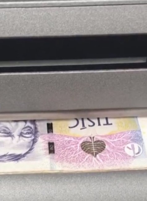 Zázračný bankomat vydával ľuďom dvojnásobok žiadanej sumy. Teraz majú výbercovia problém s políciou