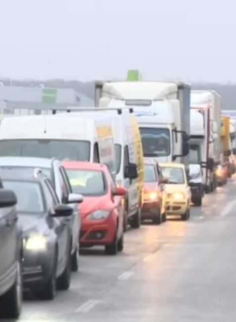 Nevídaný dopravný kolaps medzi Sencom a Pezinkom. V kolóne stoja vodiči aj 5 hodín