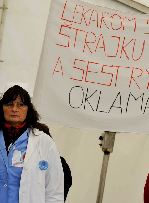 sestry strajkuju bratislava transparent