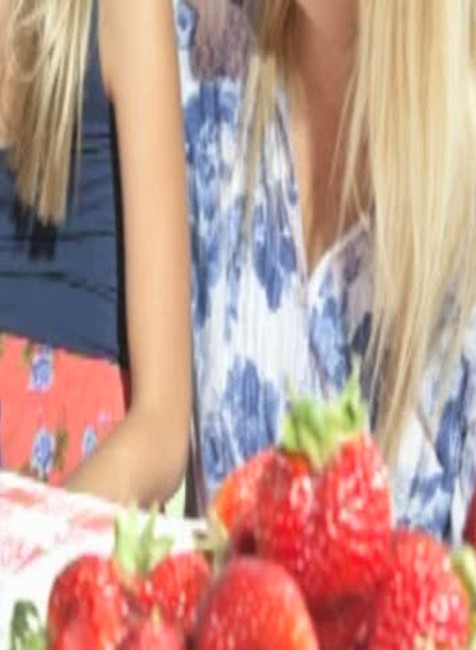 jahody matka dcéra záhrada ilustračné foto rozpohybovaná foto