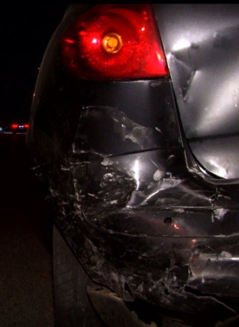 Sadol za volant a demoloval autá rad za radom. Na pomoc mu prišli obyvatelia sídliska