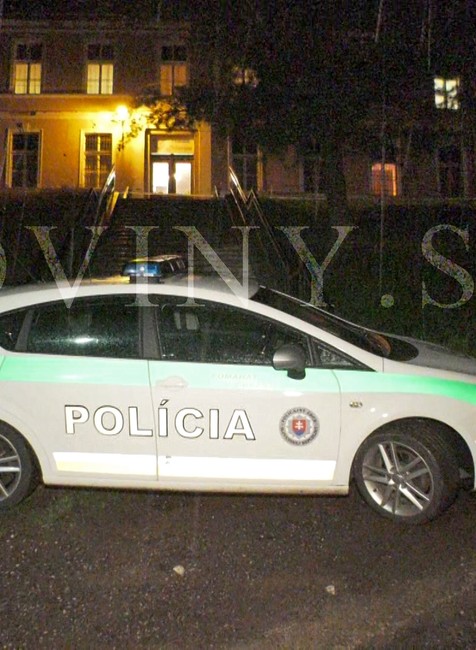 Dráma v Banskej Štiavnici: Muž mal manželku poliať kyselinou, postreliť mal aj syna