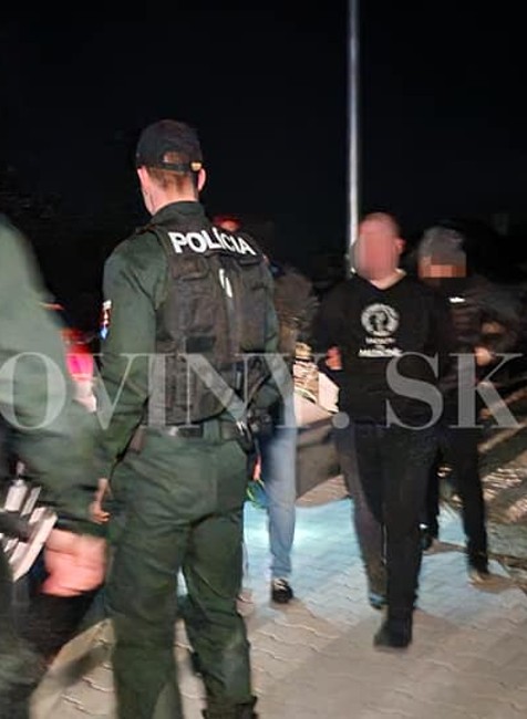 Mladík bodol dievča nožom