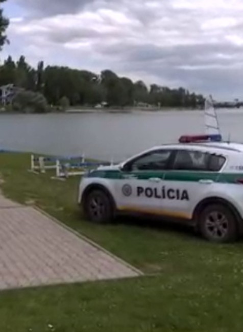 Na Zlatých Pieskoch sa utopil 41-ročný muž. Zachrániť sa ho snažil manželský pár