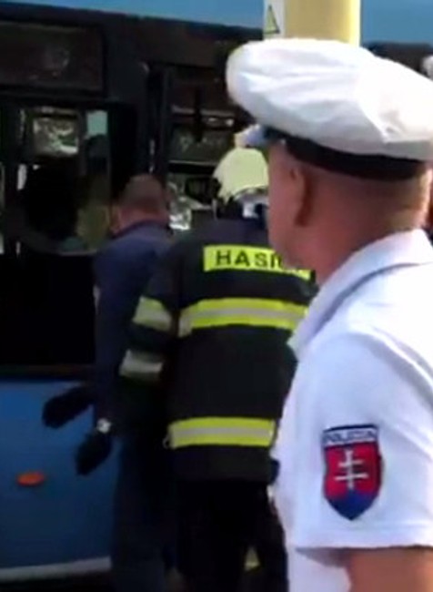 Nešťastie na košickom sídlisku. Autobus plný ľudí sa samovoľne spustil dolu kopcom