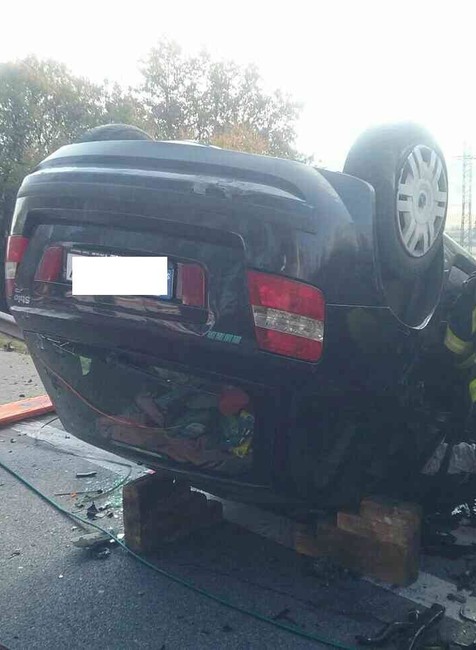 Čelná zrážka kamiónu s autom vo Zvolene 