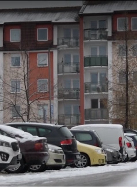  Muž sa prebudil do nepríjemného rána. Jeho auto zdobili viaceré vulgarizmi