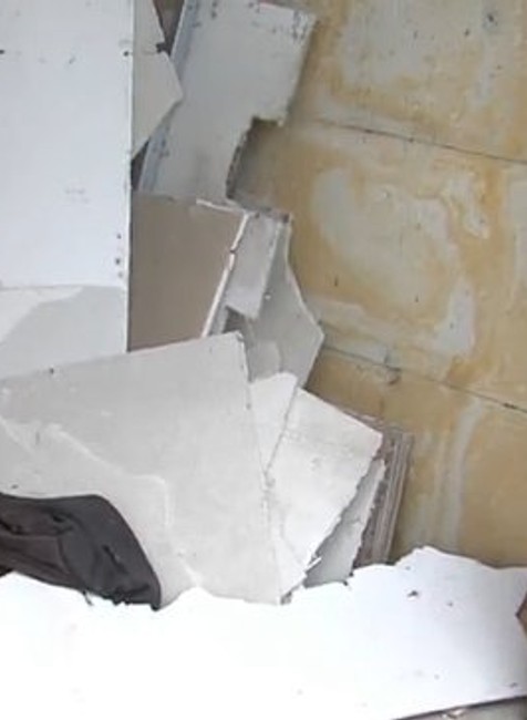 Azbestový odpad pri smetiakoch 