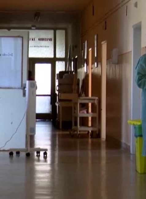 Pôrod troch matiek nakazených koronavírusom. 