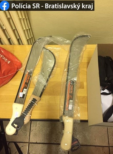 Dráma na bratislavskej Hlavnej stanici. Muž sa s útočnými nožmi vyhrážal pracovníkovi SBS zabitím 