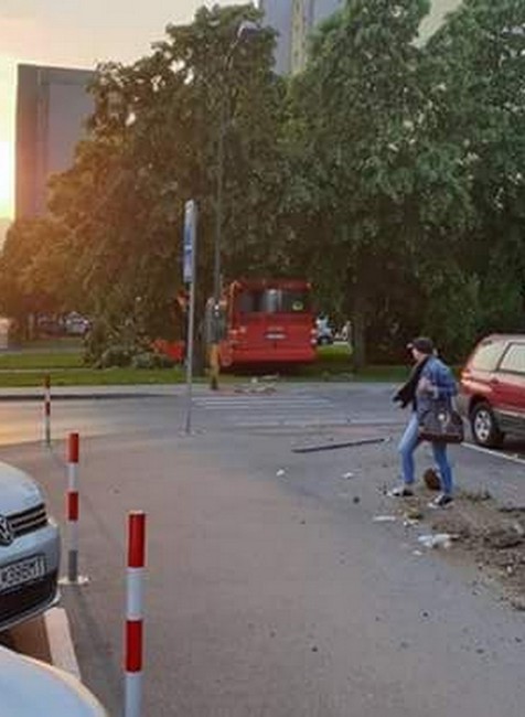 Nehoda, autobus, Dúbravka