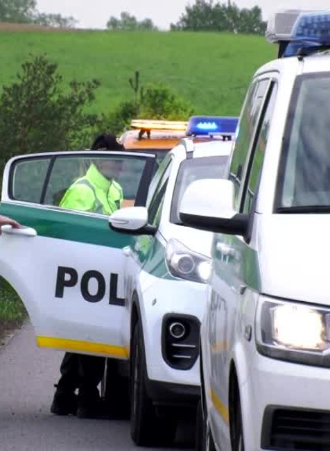 Najprv oslavovali, potom sadli za volant. Dvaja kamaráti skončili v nemocnici15021