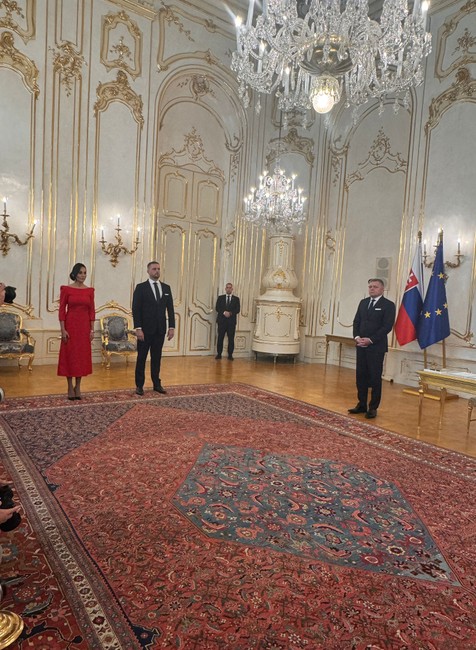 Prezident prijal demisiu Dolinkovej. Vo funkcii ju nahradí Šaško