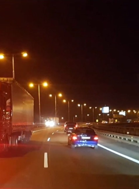 Nočný zásah policajtov. Opitý kamionista jazdil na D1 v protismere