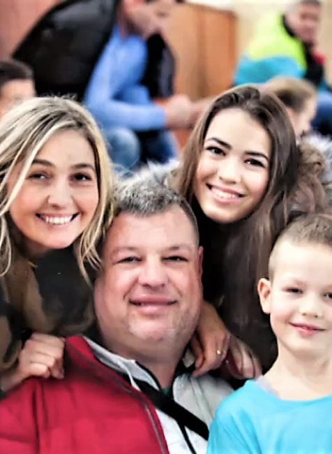 Natalia Vohlarikova s rodinou