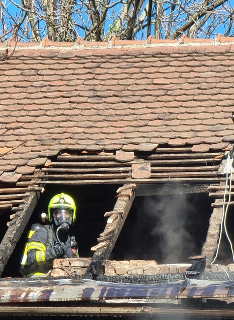 hasici zachranovali strechu