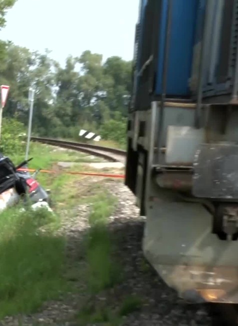 [multi] Zrážka s rušňom 2478