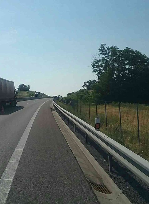 Hasiči zasahovali na R1. Zachránili autobus plný detí