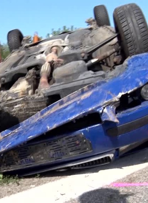 Vodič (19) skončil v stĺpe. Za volantom zrejme zaspal