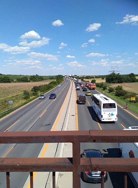 Nehoda motorka a osobné auto 5