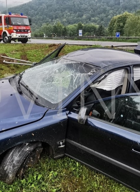 Muž nezvládol jazdu a na ceste na R2 dostal šmyk. Z miesta ušiel, v aute nechal svojich kamarátov