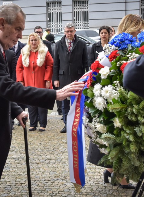 Prezidentka Zuzana Čaputová si spolu s prezidentom ČR Milošom Zemanom v Bratislave pripomínajú udalosti zo 17. novembra