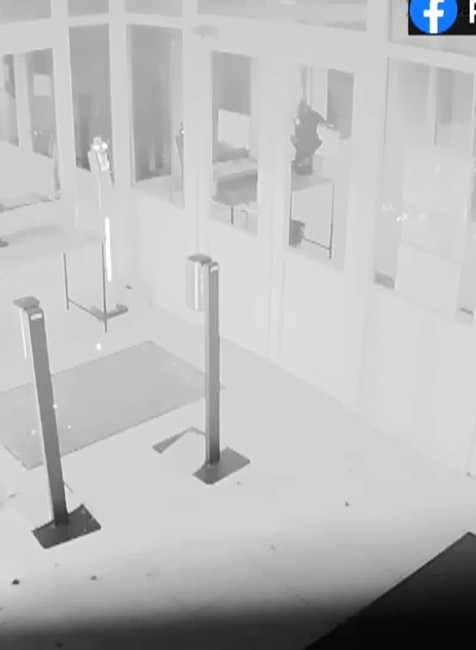 [multi] podpalena skola 3737