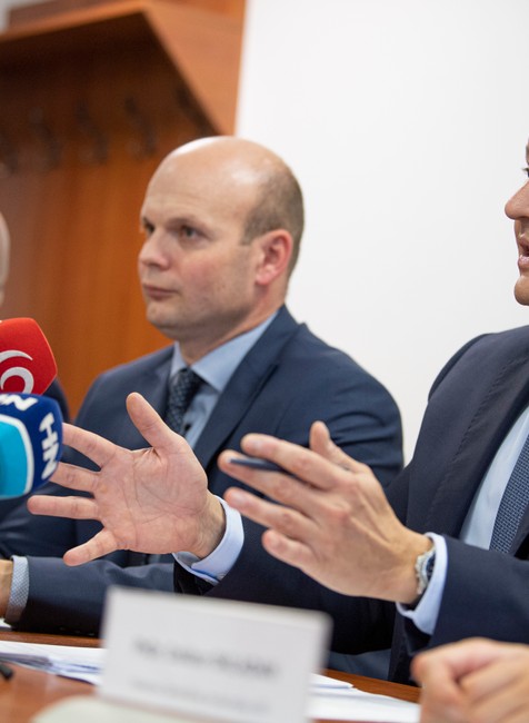 Tlačová beseda k streľbe na Zámockej ulici