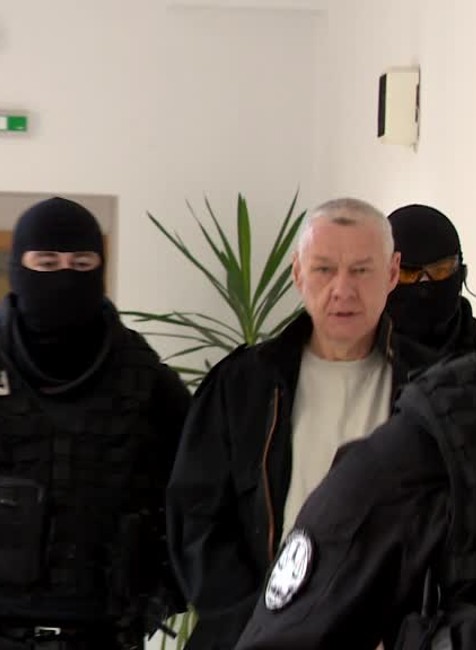 Mal zbiť manželku a hodiť ju do klietky k levici. Žena na súde tvrdila, že vo väzení má byť ona