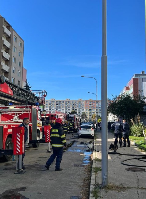 vybuch nove zamky hasici bytovka (1)