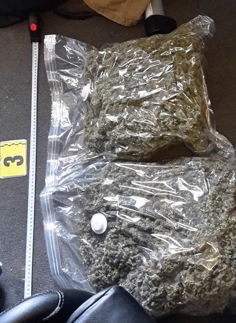 Skvelá práca kriminalistov a kukláčov v Žiline. Pri drogovej razii zadržali muža