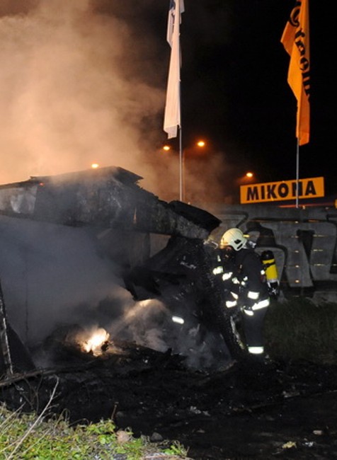 poziar garaze v trencine 1