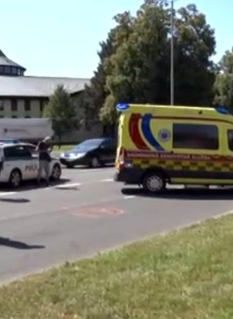 Školáka zrazilo auto na priechode.