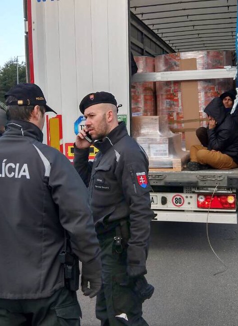 Zvolen polícia kamión utečenci 