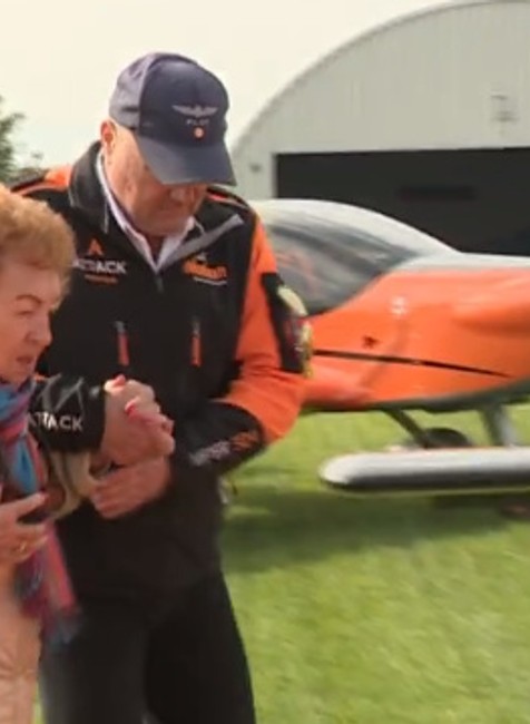 Pani Amálku neodradil jej vek a splnila si sen. Storočnicu oslávila v oblakoch