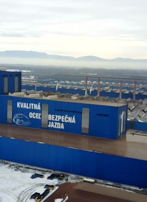 Vláda tvrdí, že sa ekonomike darí. Jeden z najväčších zamestnávateľov ale pripúšťa prepúšťanie