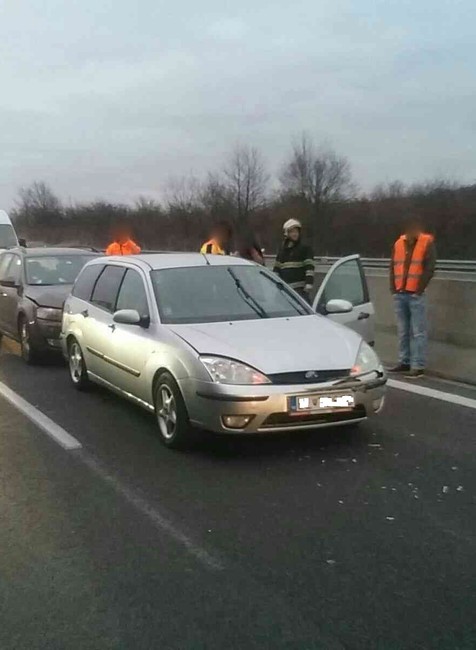 Vážna nehoda na D2. Diaľnicu museli uzatvoriť