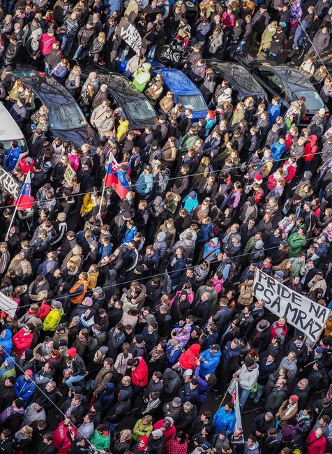 Protikorupčný pochod študentov v Bratislave.jpg