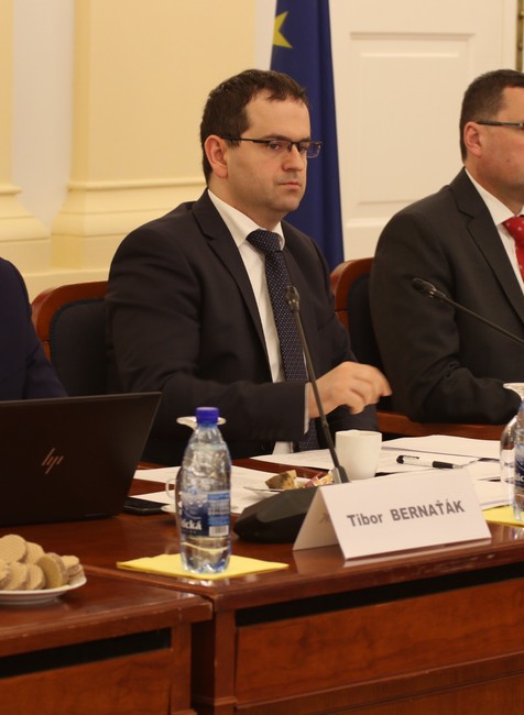 Pokračujú vypočutia kandidátov na ústavných sudcov. Predstúpili aj kontroverzné mená