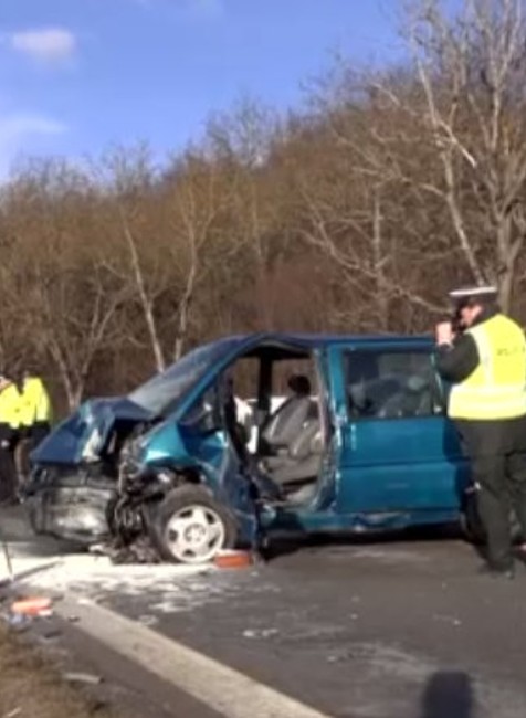 Zrazili sa tri osobné autá