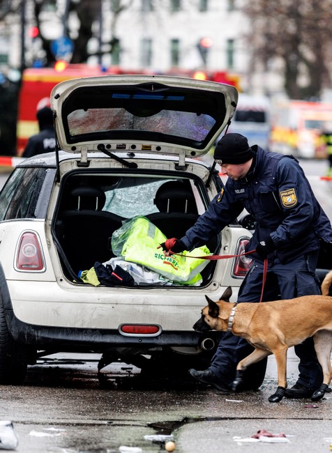 V Mníchove vrazilo auto do davu ľudí