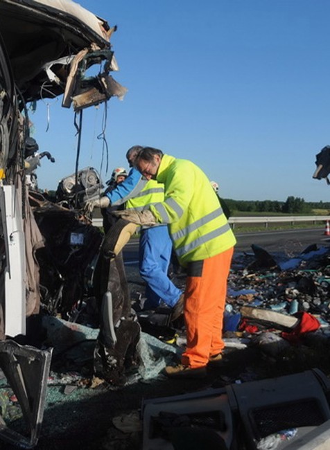 Zrážka kamióna autobusom, maďarsko2