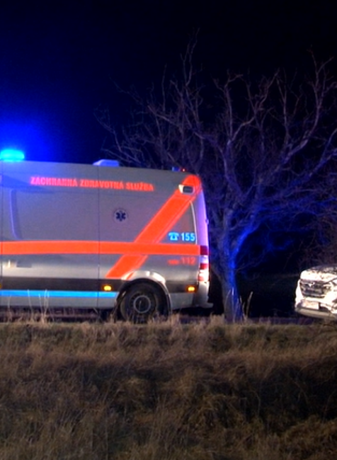 Tragická večerná nehoda. Pri čelnej zrážke vyhasli životy oboch vodičov